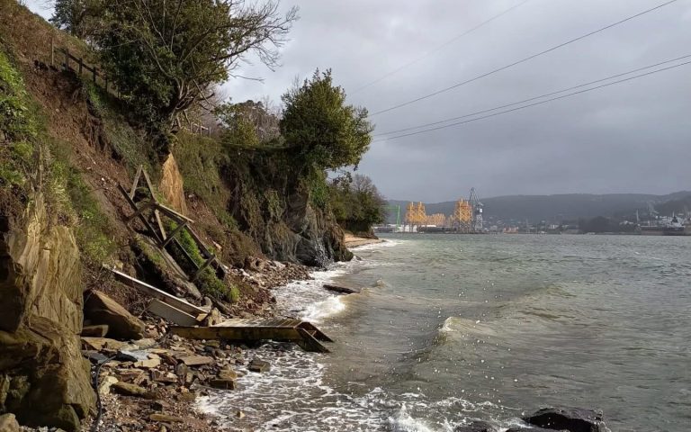 Derrumbe paseo de Caranza