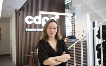 Patricia Aneiros en su clínica dental en Ferrol