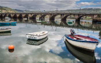 Imagen del puente que une Cabanas con Pontedeume escogida por Correos