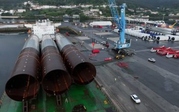 Monopiles XXL descargados en el Puerto de Ferrol