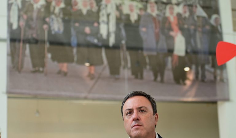 ARGENTINA-BUENOS AIRES.. Valentín Gonzalez Formoso, presidente de la Diputación de La Coruña, en una visita al espacio ECUNHI, emplazado dentro de la ESMA el mayor centro de detención clandestina durante la última dictadura militar. EFE/Matías Martin Campaya
