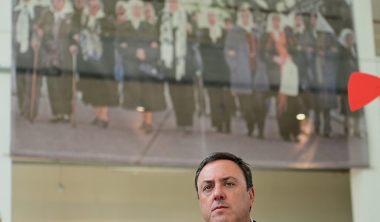 ARGENTINA-BUENOS AIRES.. Valentín Gonzalez Formoso, presidente de la Diputación de La Coruña, en una visita al espacio ECUNHI, emplazado dentro de la ESMA el mayor centro de detención clandestina durante la última dictadura militar. EFE/Matías Martin Campaya