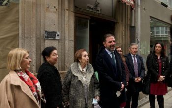 Placa angela ruiz robles ferrol