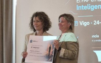 Premio Farmacia AP a la izquierda Mercedes Fraga farmacéutica