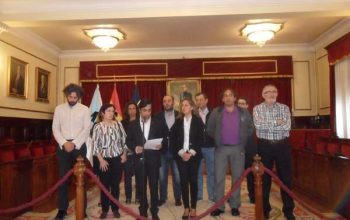 Miembros de la Corporación de Ferrol en la lectura de la declaración institucional