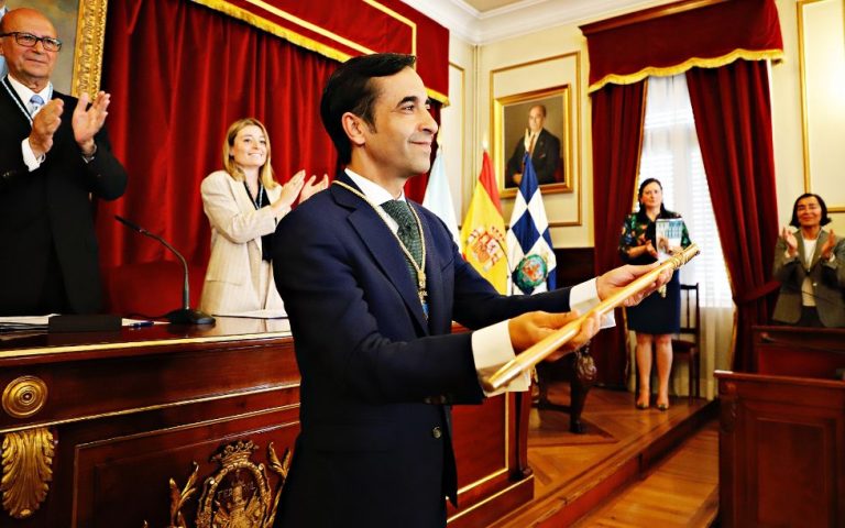 TOMA POSESION FERROL 2023 REY VARELA BASTON