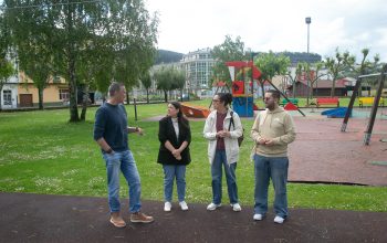La deputada provincial Cristina García Rey en la visita a Cedeira