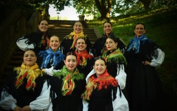 Xacarandaina, grupo de cantareiras y pandereteiras