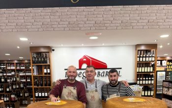 Los quesos gigantes en Bodegas Barral