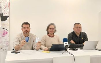 Pilar Lozano y el Diputado Mon Fernández. Rueda de prensa del BNG