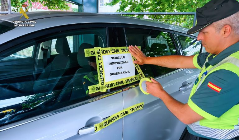 retirdo un vehículo por la Guardia civil