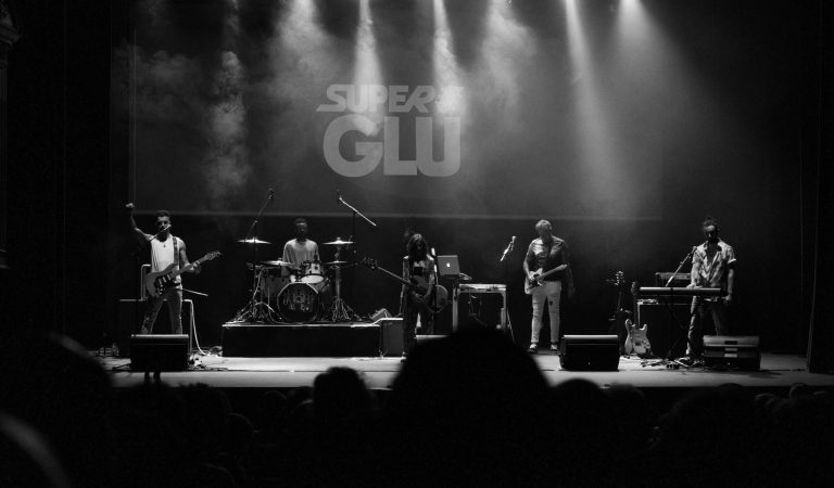 X Superglú-002