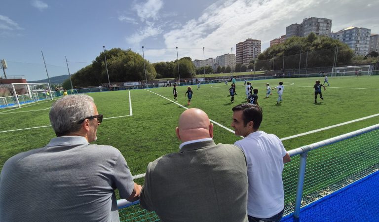 estreno d elos renovados campos e fútbol de A Gándara