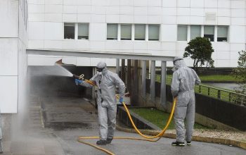 bomberos desinfecctando hospital arquitecto marcide