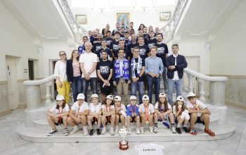 foto familia recepción concello