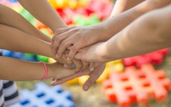niños jugando actividad infantil