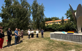 La fiscal Dolores Delgado en un homenja al memorial de las víctimas del franquismo en  Canido