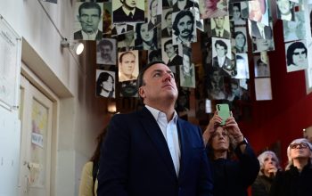 ARGENTINA-BUENOS AIRES.. Valentín Gonzalez Formoso, presidente de la Diputación de La Coruña, en una visita al espacio ECUNHI, emplazado dentro de la ESMA el mayor centro de detención clandestina durante la última dictadura militar. EFE/Matías Martin Campaya