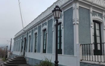 fachada agrupación caamouco /